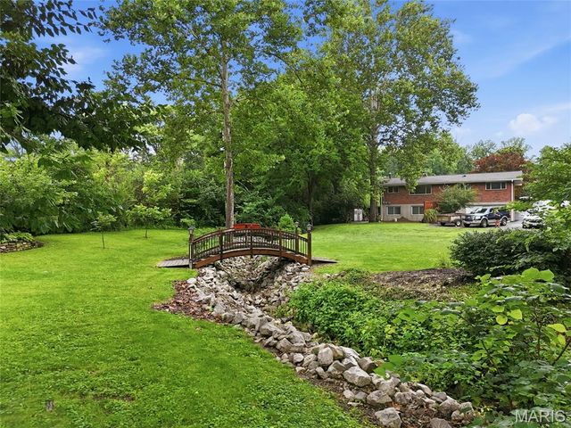 11706 Doverhill Drive, Sunset Hills, MO 63128