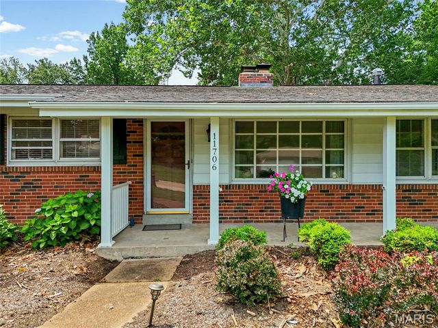 11706 Doverhill Drive, Sunset Hills, MO 63128