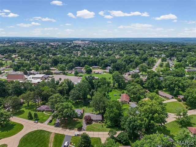 11706 Doverhill Drive, Sunset Hills, MO 63128