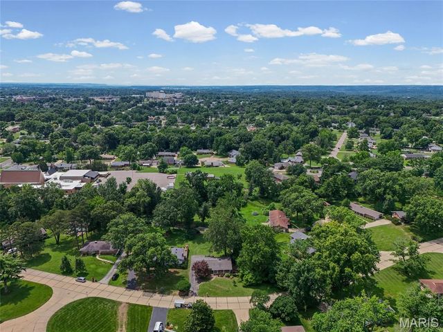 11706 Doverhill Drive, Sunset Hills, MO 63128