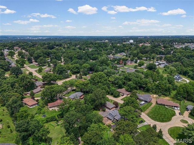 11706 Doverhill Drive, Sunset Hills, MO 63128
