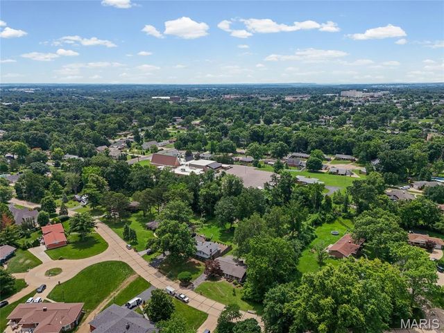 11706 Doverhill Drive, Sunset Hills, MO 63128