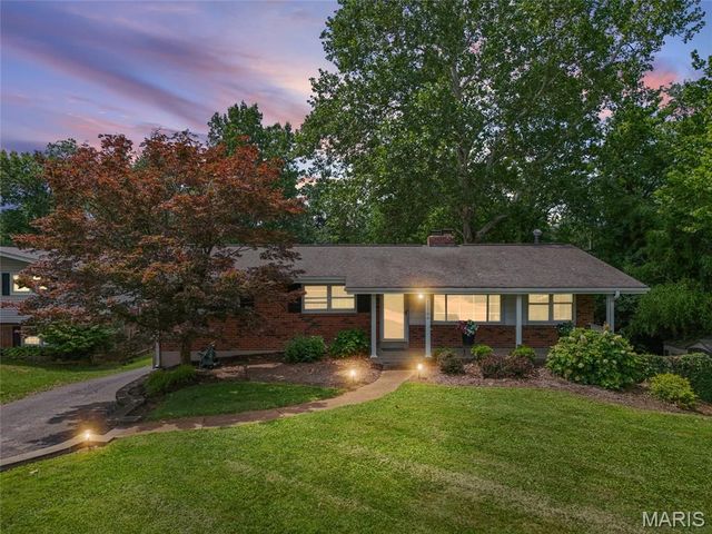 11706 Doverhill Drive, Sunset Hills, MO 63128