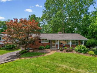 11706 Doverhill Drive, Sunset Hills, MO 63128