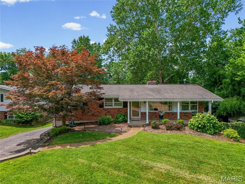 11706 Doverhill Drive, Sunset Hills, MO 63128