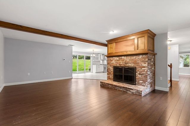 23 Brook Drive, Hudson, NH 03051