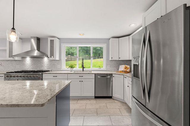 23 Brook Drive, Hudson, NH 03051
