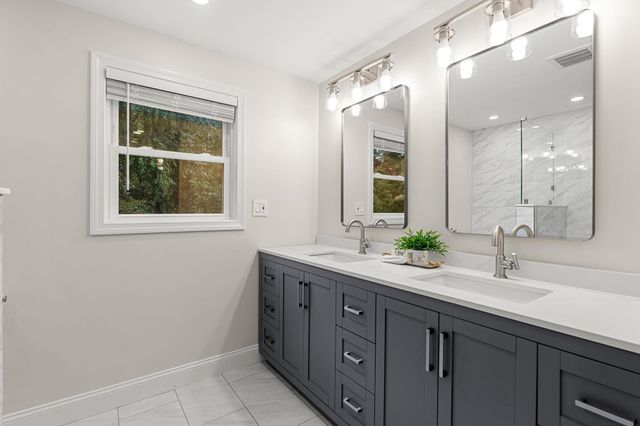 23 Brook Drive, Hudson, NH 03051