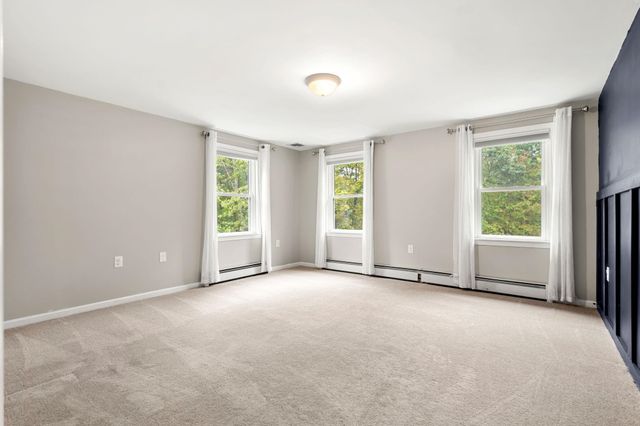 23 Brook Drive, Hudson, NH 03051