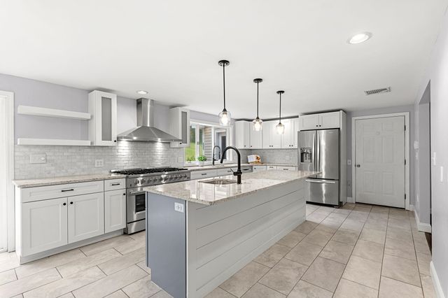 23 Brook Drive, Hudson, NH 03051