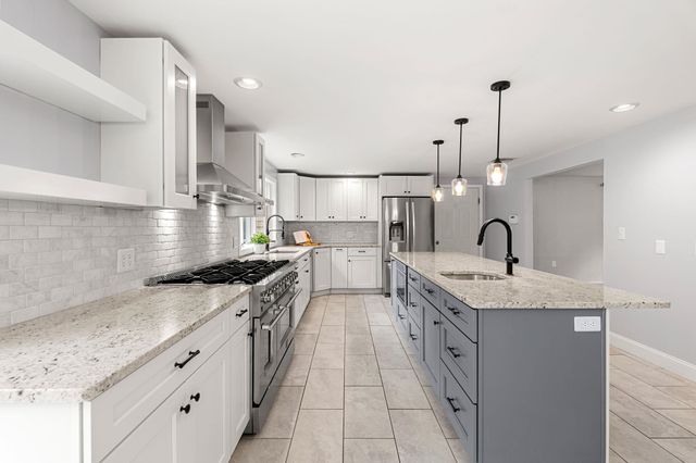 23 Brook Drive, Hudson, NH 03051
