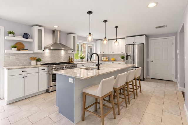 23 Brook Drive, Hudson, NH 03051
