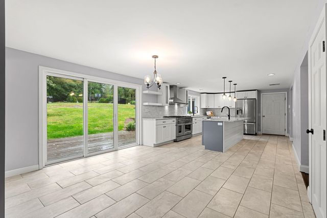 23 Brook Drive, Hudson, NH 03051
