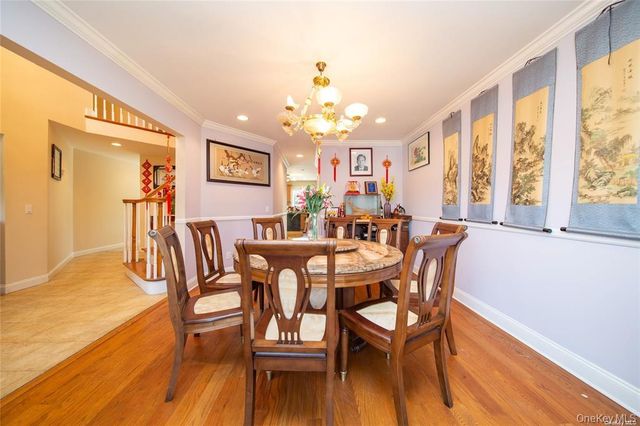 66 Maple Street A, Roslyn Heights, NY 11577