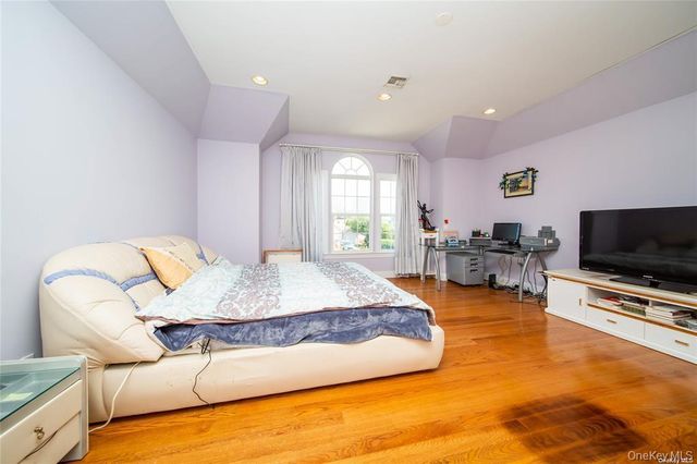 66 Maple Street A, Roslyn Heights, NY 11577