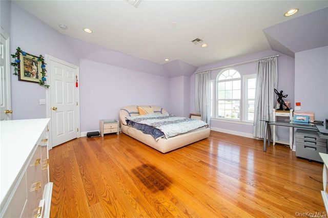 66 Maple Street A, Roslyn Heights, NY 11577