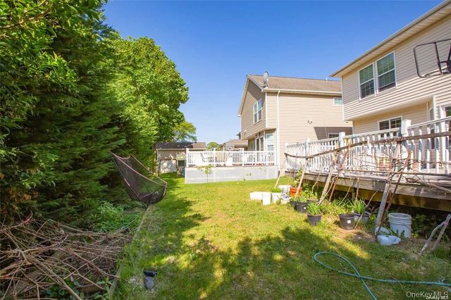 66 Maple Street A, Roslyn Heights, NY 11577