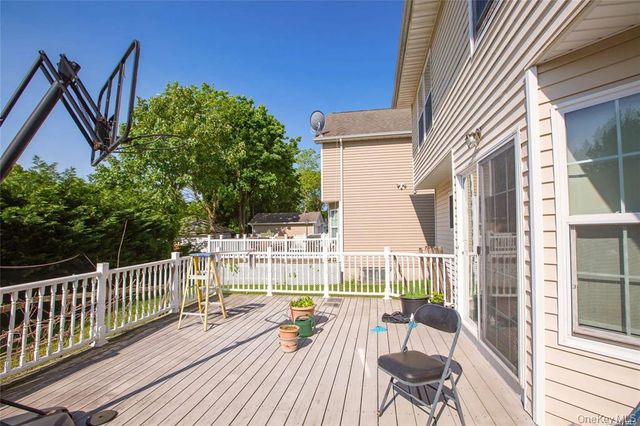 66 Maple Street A, Roslyn Heights, NY 11577