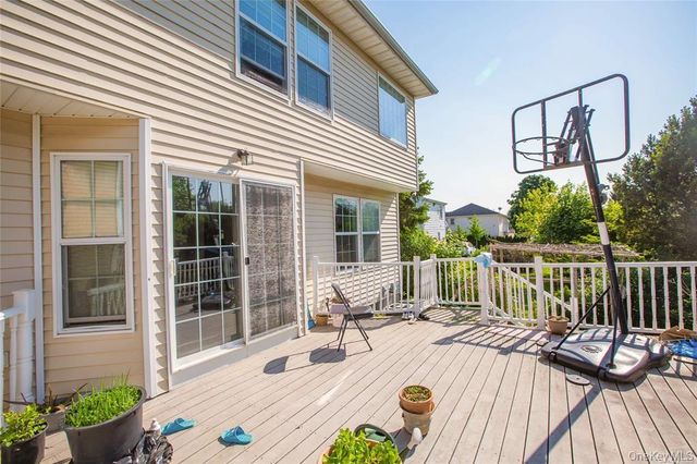 66 Maple Street A, Roslyn Heights, NY 11577