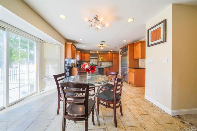66 Maple Street A, Roslyn Heights, NY 11577