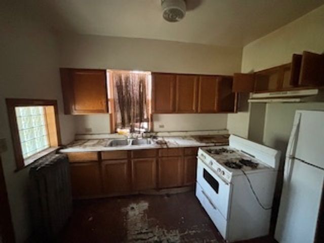 7429 S Vernon Avenue, Chicago, IL 60619