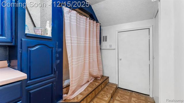 8120 Prospect Avenue, Warren, MI 48089