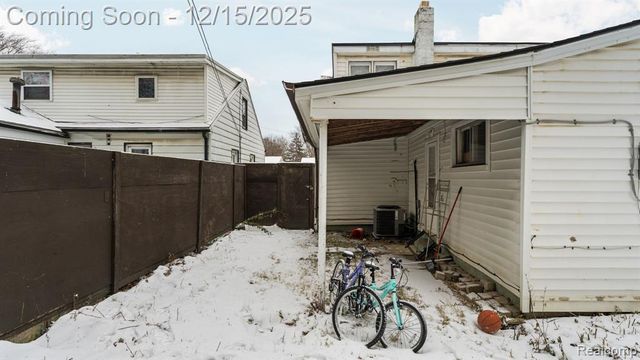 8120 Prospect Avenue, Warren, MI 48089