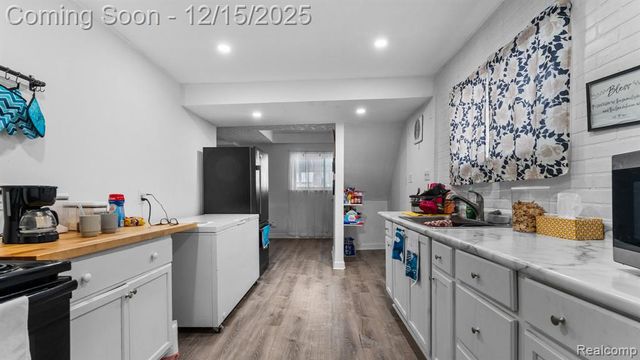 8120 Prospect Avenue, Warren, MI 48089