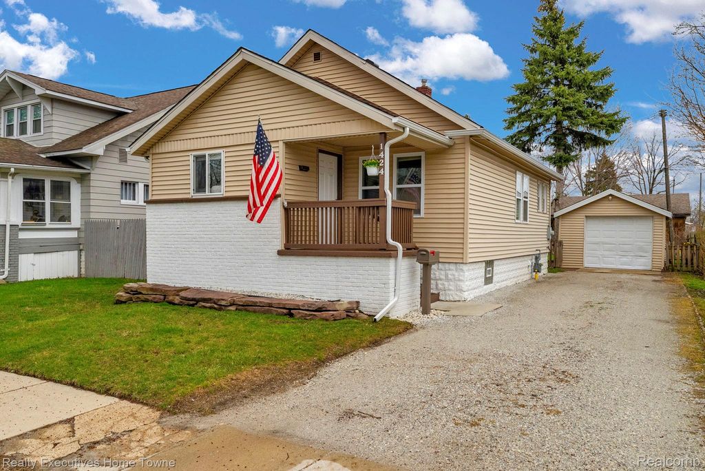 1424 14th Street, Port Huron, MI 48060