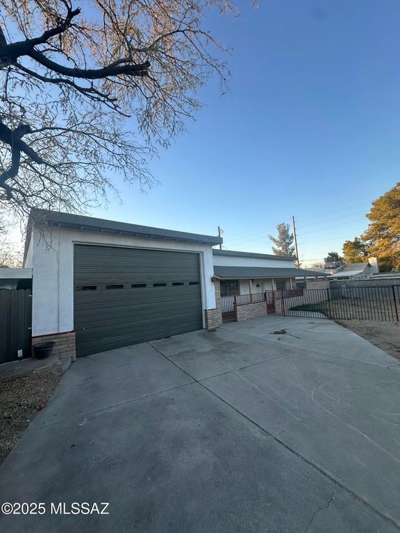 2775 N Goyette Avenue, Tucson, AZ 85712