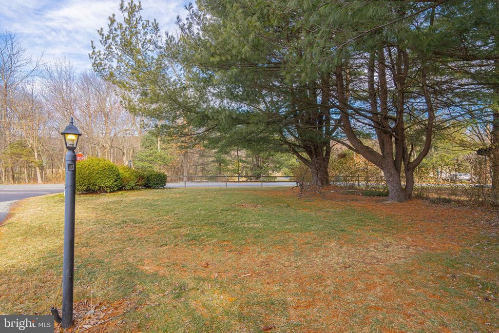 Image 12 of property listing at 52 W ZIMMER DR, Walnutport, PA 18088