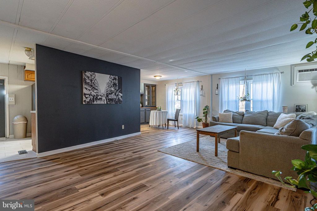 Image 15 of property listing at 52 W ZIMMER DR, Walnutport, PA 18088