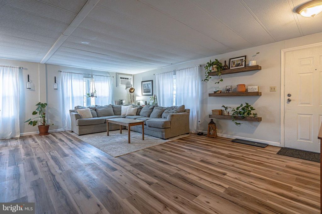 Image 16 of property listing at 52 W ZIMMER DR, Walnutport, PA 18088