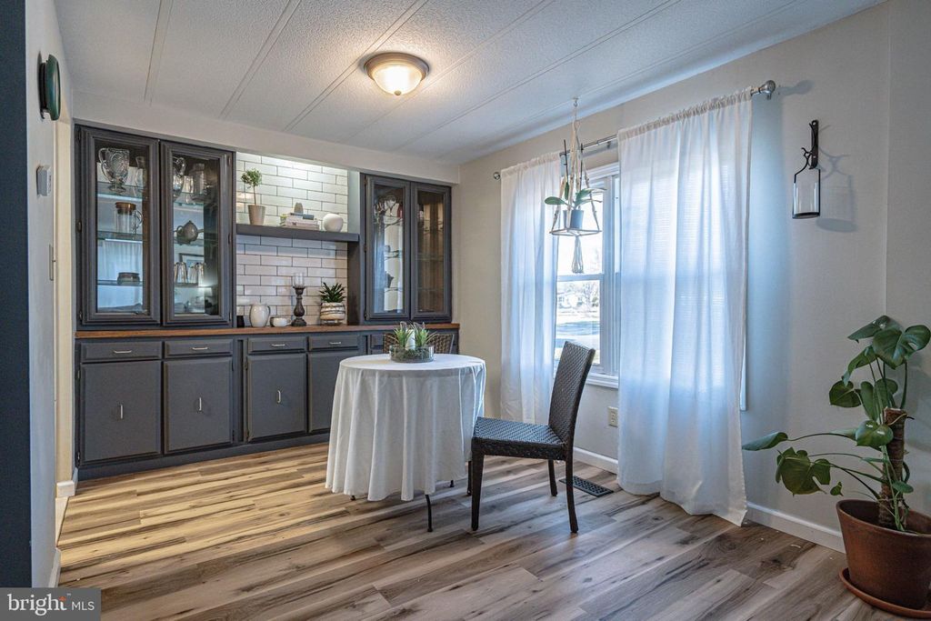 Image 19 of property listing at 52 W ZIMMER DR, Walnutport, PA 18088