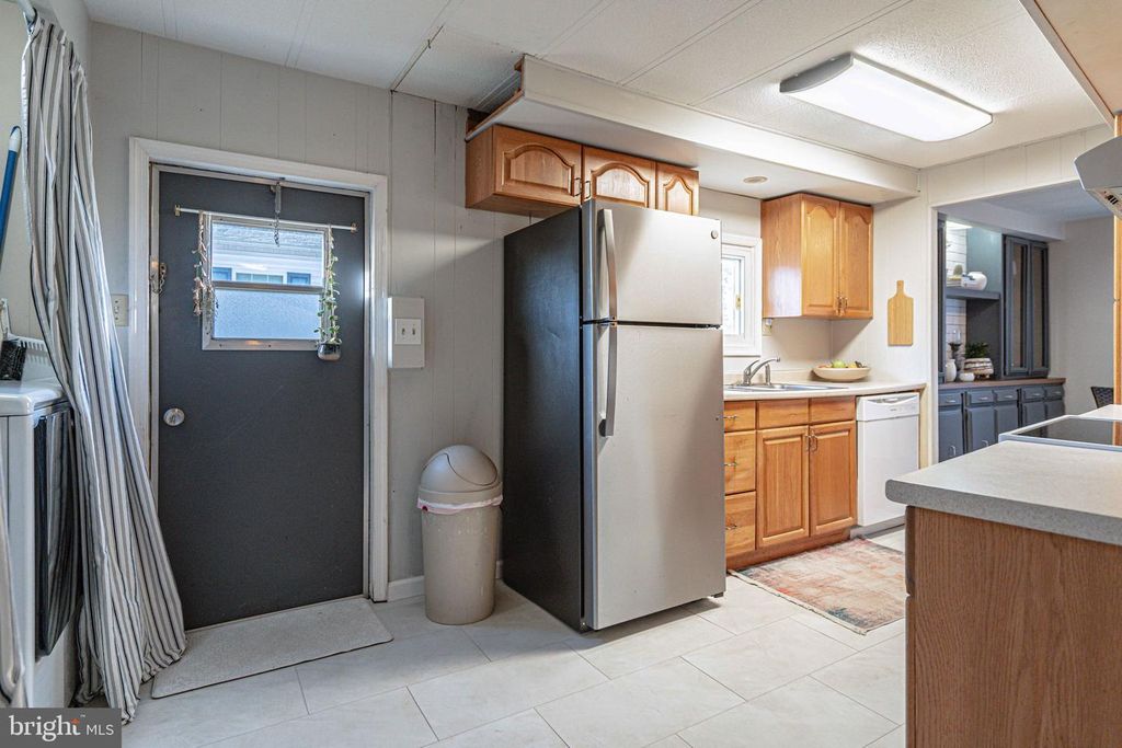 Image 21 of property listing at 52 W ZIMMER DR, Walnutport, PA 18088