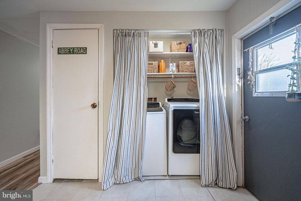 Image 25 of property listing at 52 W ZIMMER DR, Walnutport, PA 18088