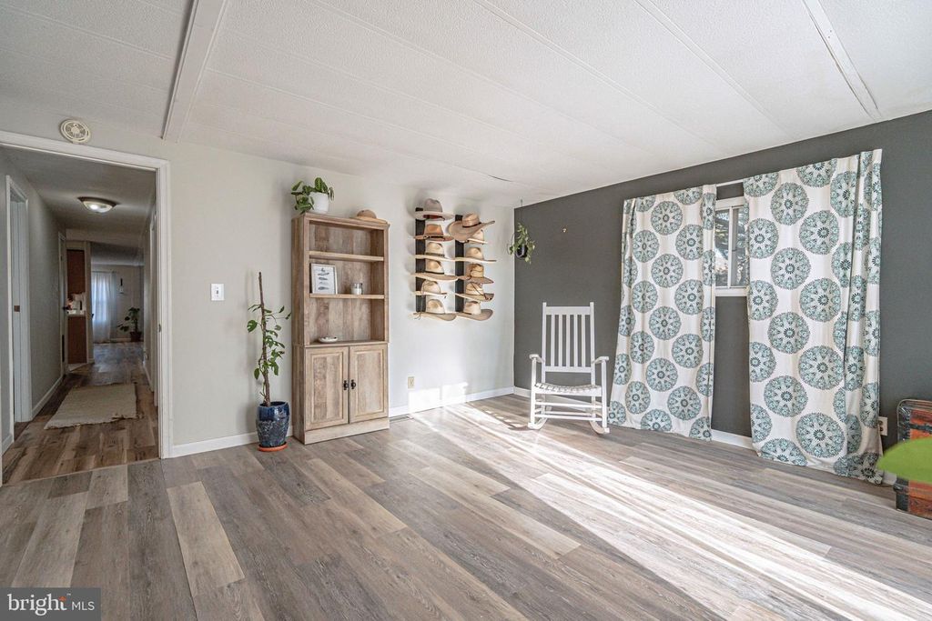 Image 27 of property listing at 52 W ZIMMER DR, Walnutport, PA 18088