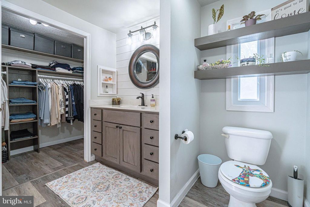 Image 30 of property listing at 52 W ZIMMER DR, Walnutport, PA 18088