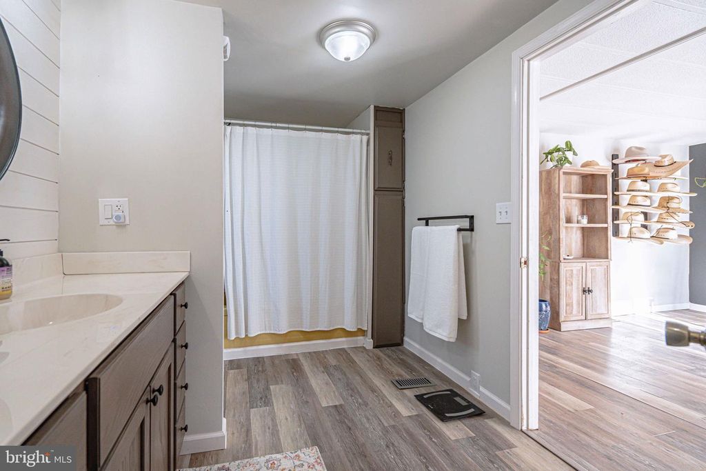 Image 33 of property listing at 52 W ZIMMER DR, Walnutport, PA 18088