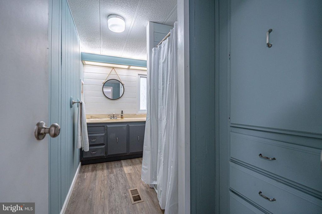 Image 36 of property listing at 52 W ZIMMER DR, Walnutport, PA 18088