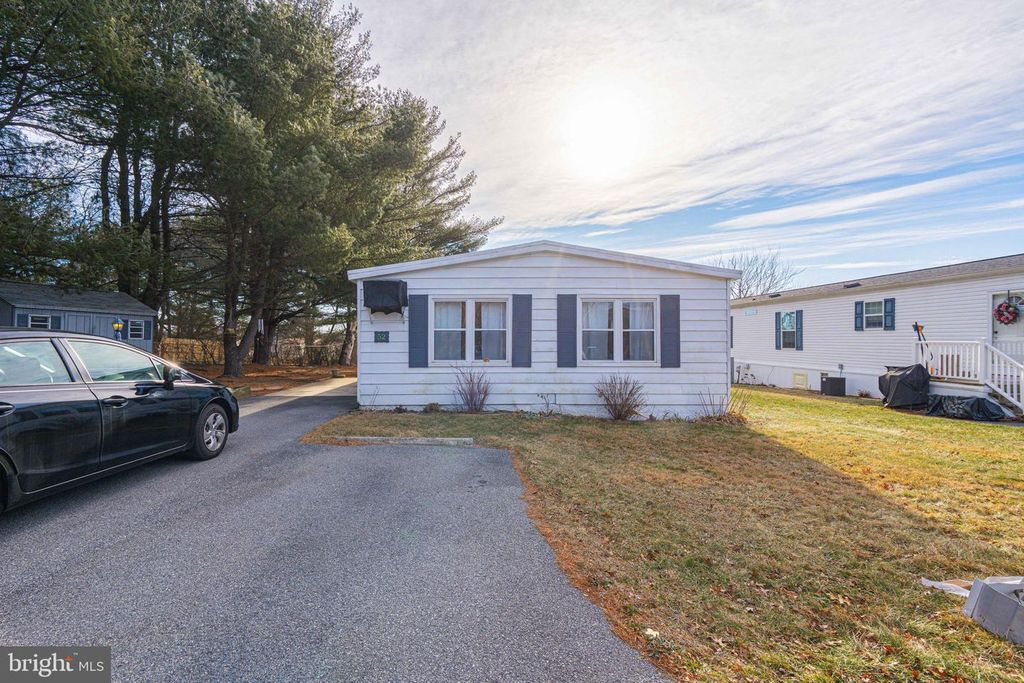 Image 4 of property listing at 52 W ZIMMER DR, Walnutport, PA 18088