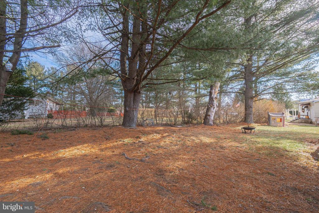 Image 40 of property listing at 52 W ZIMMER DR, Walnutport, PA 18088