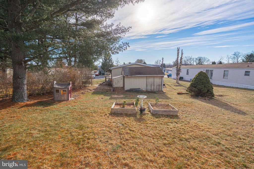 Image 42 of property listing at 52 W ZIMMER DR, Walnutport, PA 18088