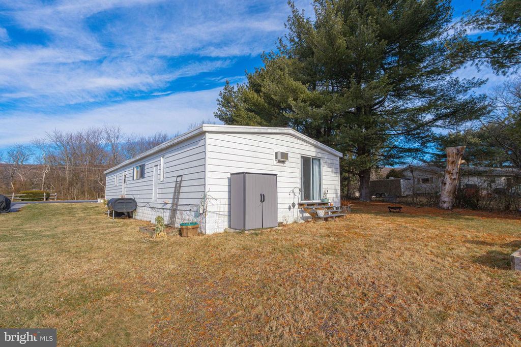 Image 45 of property listing at 52 W ZIMMER DR, Walnutport, PA 18088