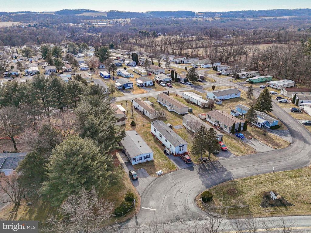 Image 7 of property listing at 52 W ZIMMER DR, Walnutport, PA 18088