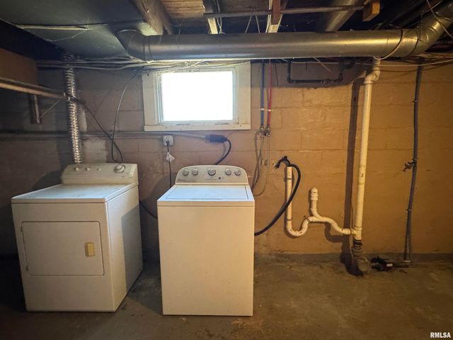 624 E PARIS Avenue, Peoria, IL 61603