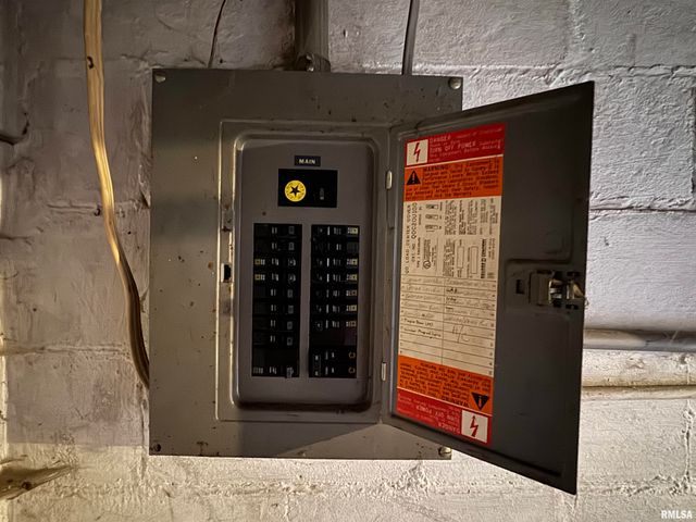 624 E PARIS Avenue, Peoria, IL 61603