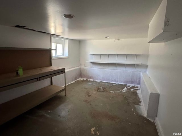 624 E PARIS Avenue, Peoria, IL 61603