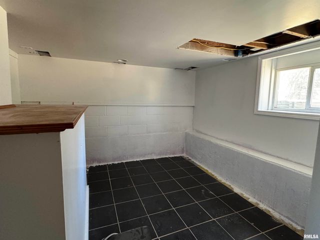 624 E PARIS Avenue, Peoria, IL 61603