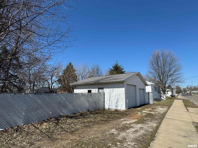 624 E PARIS Avenue, Peoria, IL 61603